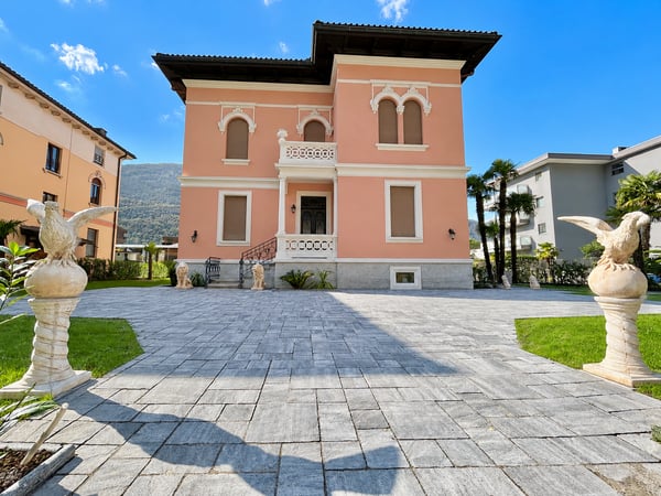5.5 locali alto standing con giardino privato a Capolago 1