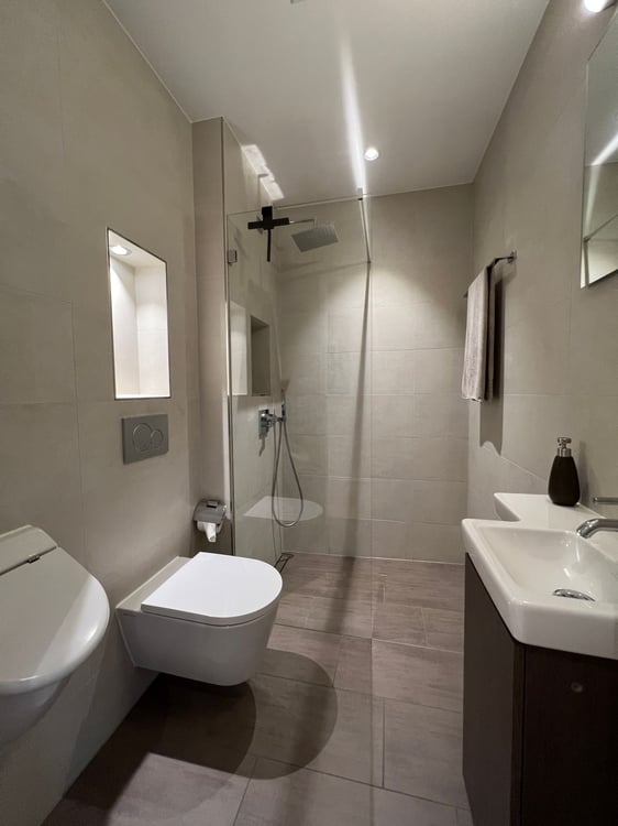Möblierte, moderne 2.5 Zimmer Wohnung 9
