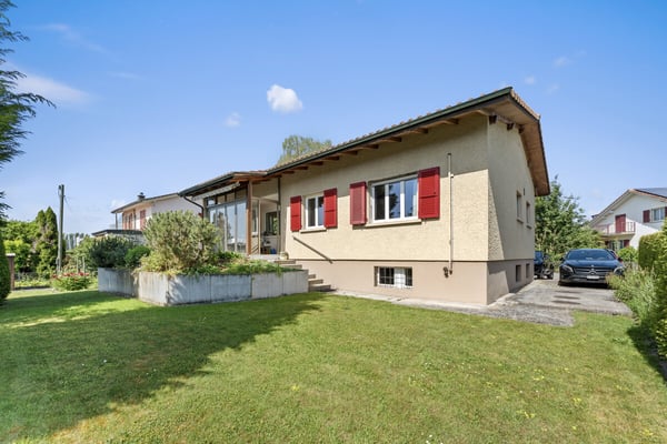 Einfamilienhaus mit Ausbaupotenzial auf grosszügiger Parzelle 10