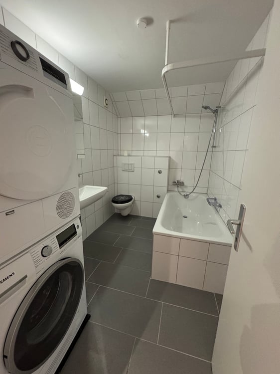 Helle 4-Zimmer-Wohnung mit Balkon und schöner Aussicht in Kirchleerau 5