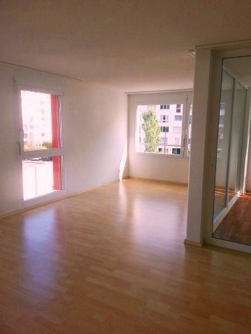 Helle 4.5-Zimmer-Wohnung mit Wintergarten in Opfikon 3