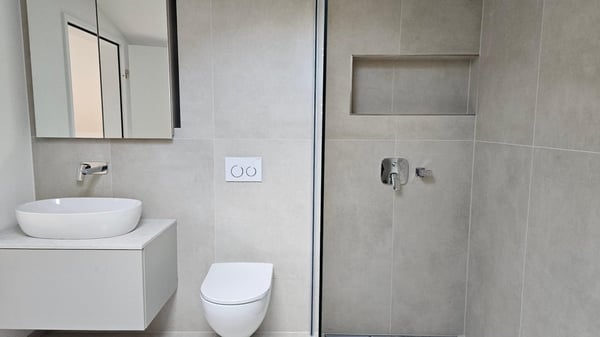 Helle, neue luxuriöse 2½ Zimmer Wohnung (H4) 1.OG mit grossem Balkon 5