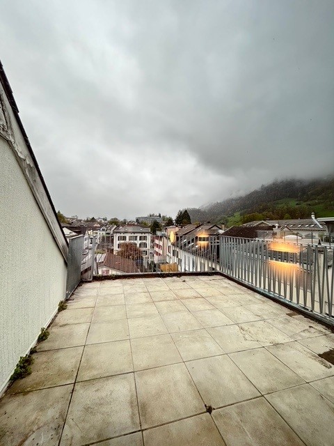 Moderne 2.5-Zimmer-Dachwohnung im Neubau – Kirchstrasse 20, Glarus 8