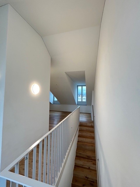 Moderne 2.5-Zimmer-Dachwohnung im Neubau – Kirchstrasse 20, Glarus 5
