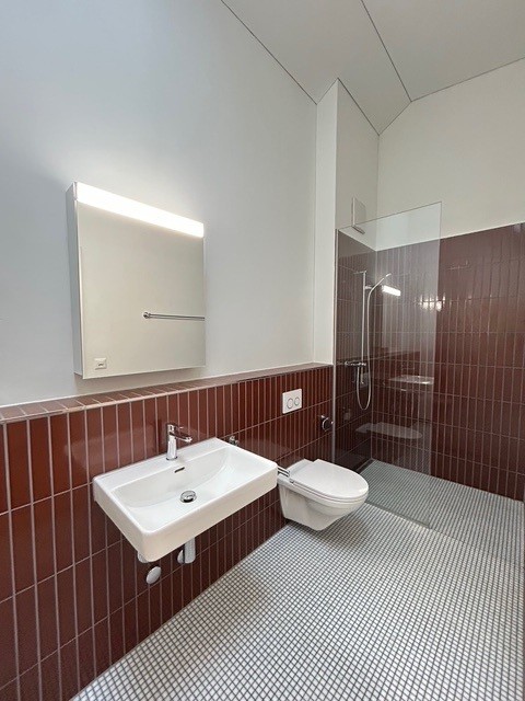 Moderne 2.5-Zimmer-Dachwohnung im Neubau – Kirchstrasse 20, Glarus 7