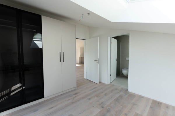 Helle, neue luxuriöse 3½ Zimmer Wohnung (E7) im DG mit grossem Balkon 11