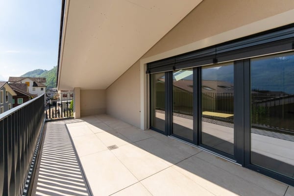 Helle, neue luxuriöse 3½ Zimmer Wohnung (E7) im DG mit grossem Balkon 5