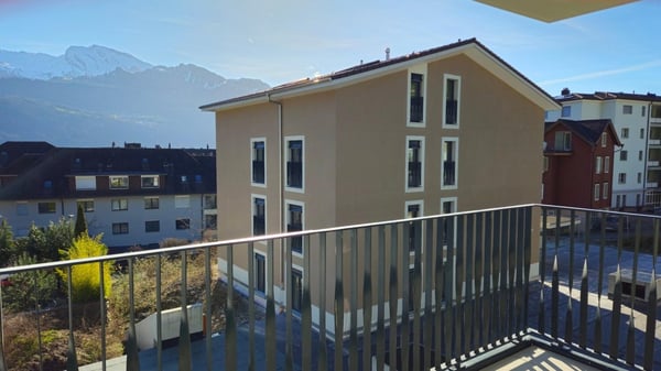 Helle, neue luxuriöse 3½ Zimmer Wohnung (E7) im DG mit grossem Balkon 6
