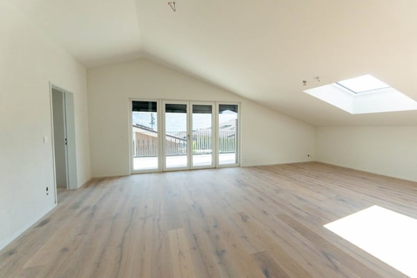 Helle, neue luxuriöse 3½ Zimmer Wohnung (E7) im DG mit grossem Balkon 4