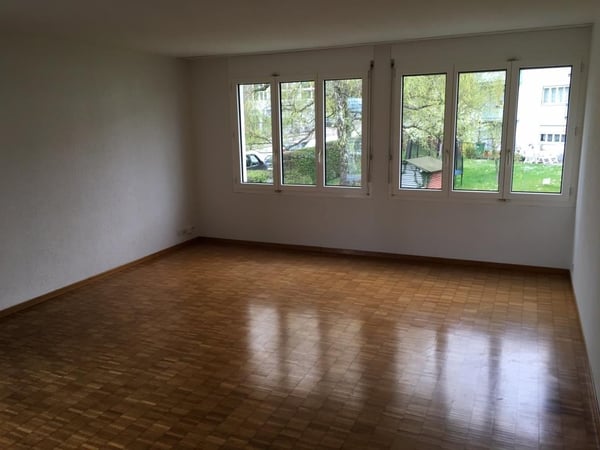 Helle 2.5-Zimmer-Wohnung mit Balkon an ruhiger Lage in Zürich-Altstetten 2