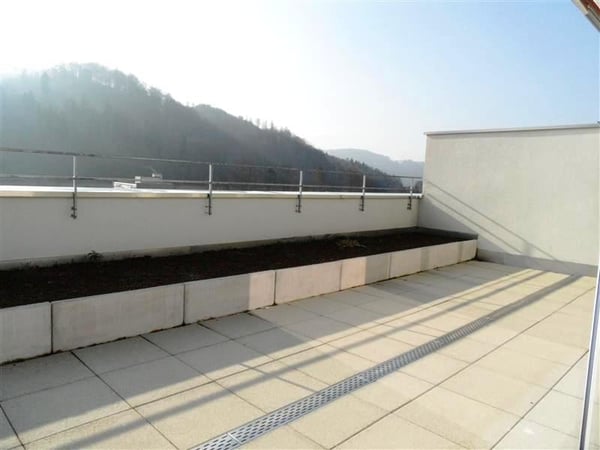 Charmante 2.5-Zimmer-Terrassenwohnung im 6. OG mit Bergblick in Winterthur 2