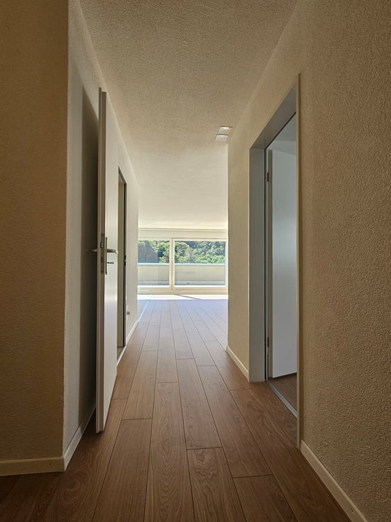 Moderne 2.5-Zimmer-Terrassenwohnung mit herrlicher Aussicht in Winterthur 3