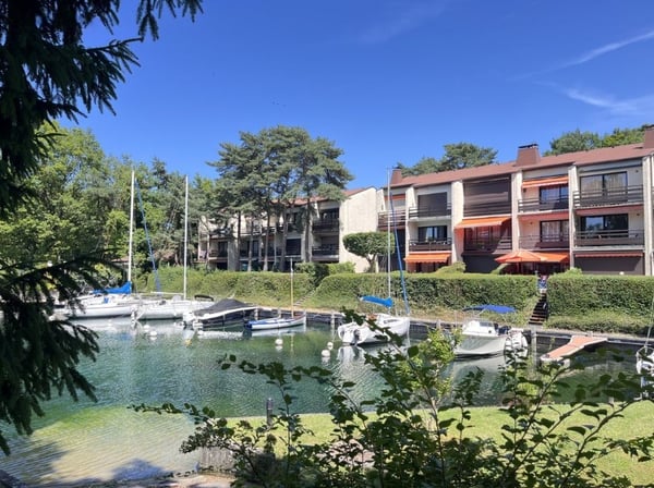 Duplex en dernier étage rénové à Port Ripaille 7