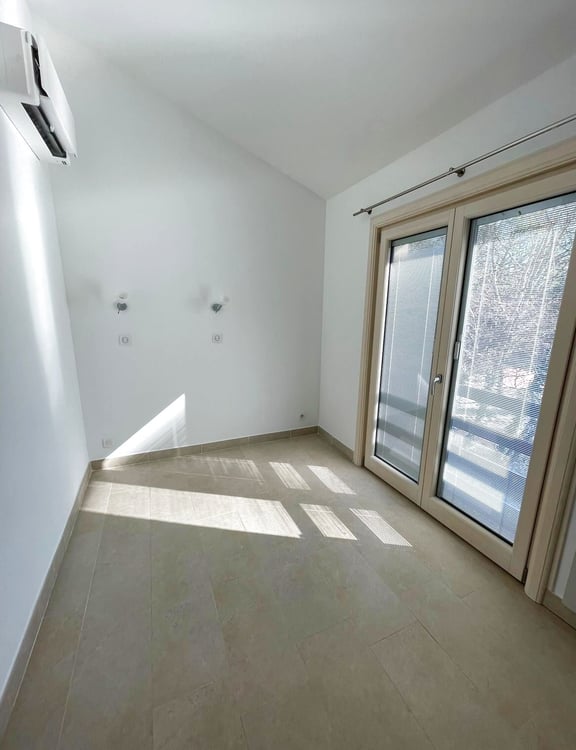 Duplex en dernier étage rénové à Port Ripaille 10