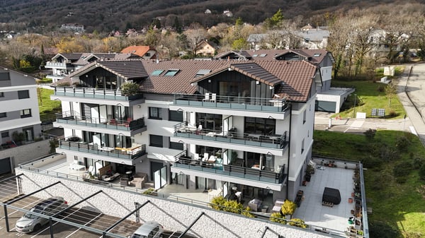 T3 récent avec terrasse vue Mont-Blanc Standing et parkings ! 2