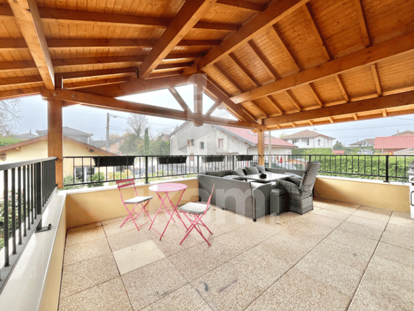 Appartement lumineux avec terrasse et garage à 15 min de Genève 8