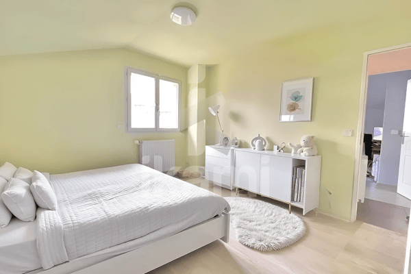 Appartement lumineux avec terrasse et garage à 15 min de Genève 12