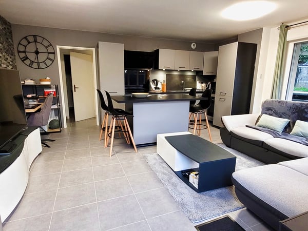 Appartement T2 avec jardin de 103 m2 - Cranves Sales 3