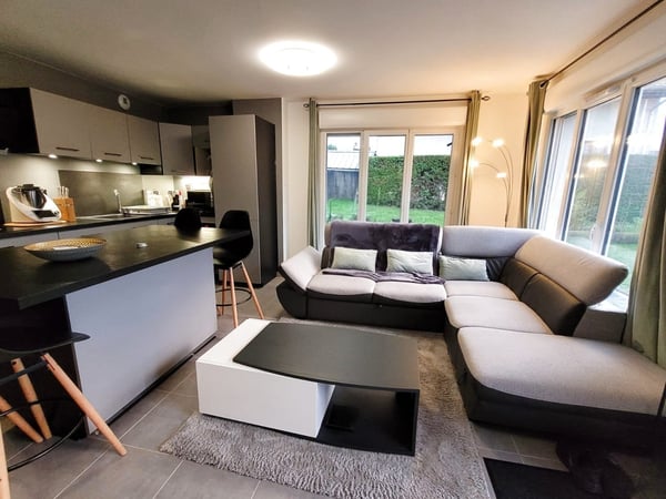 Appartement T2 avec jardin de 103 m2 - Cranves Sales 1