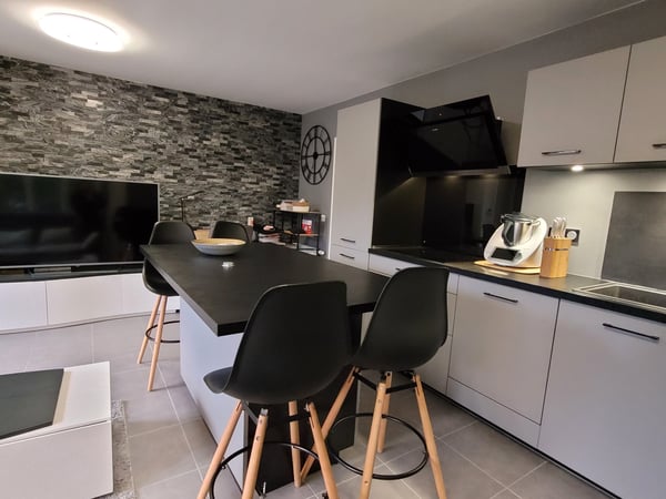 Appartement T2 avec jardin de 103 m2 - Cranves Sales 5