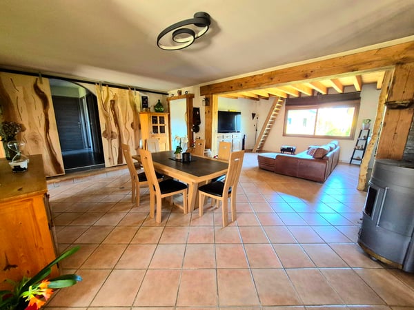 Maison chaleureuse et authentique de 132 m2 sur un terrain de 1 200 m2 8