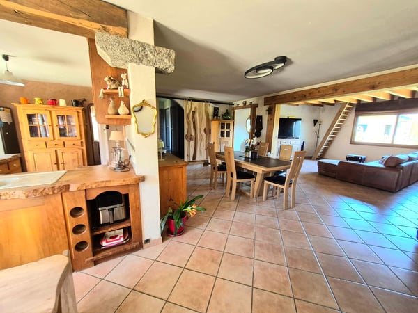 Maison chaleureuse et authentique de 132 m2 sur un terrain de 1 200 m2 3