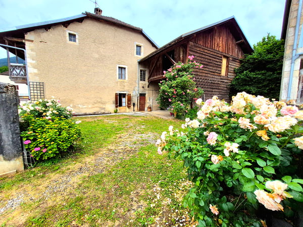 Ensemble immobilier à rénover et terrain constructible 1
