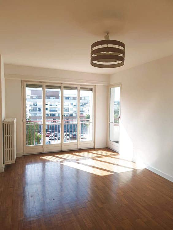 Moëllesulaz Appartement T2 rénové 50 m² avec balcons et parking 4