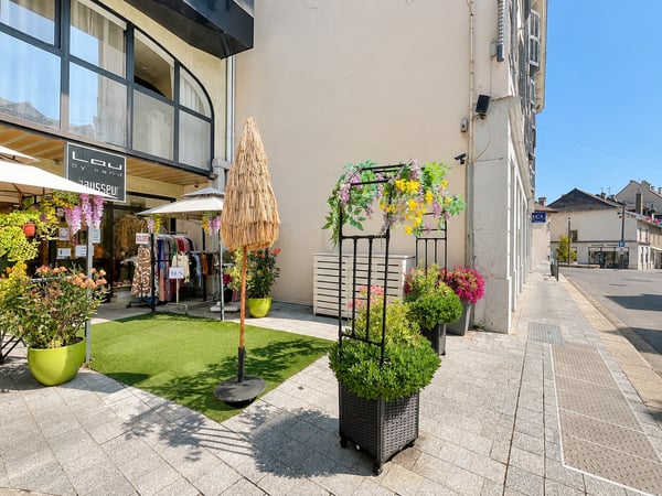 Divonne-les-Bains centre   Murs commerciaux loués   105,63 m² + garage 2