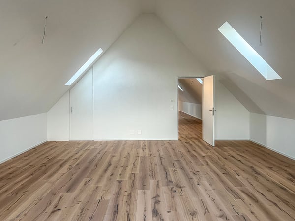 Grosszügige Dach-Maisonette mit Lift direkt in die Wohnung – Neubau in Aesch ZH 13