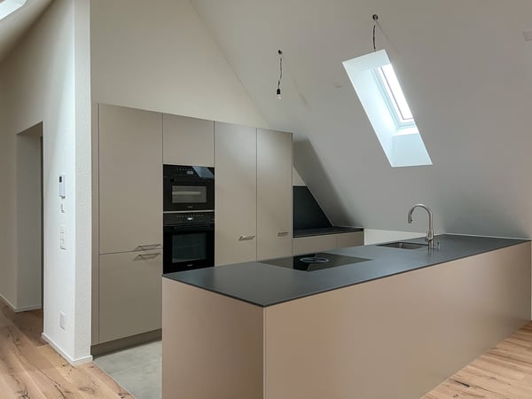 Grosszügige Dach-Maisonette mit Lift direkt in die Wohnung – Neubau in Aesch ZH 4