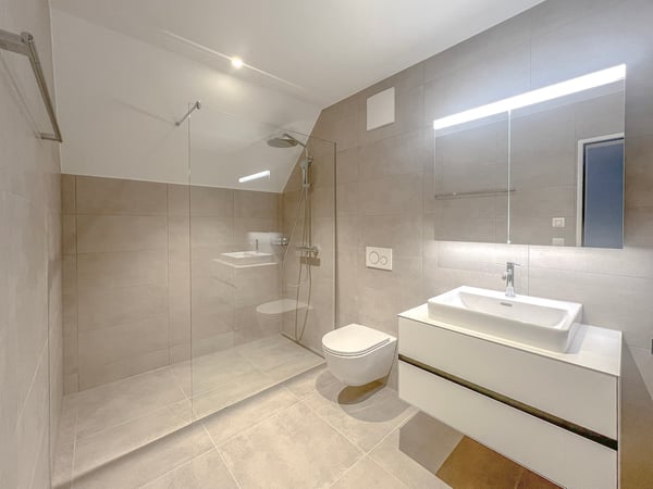 Grosszügige Dach-Maisonette mit Lift direkt in die Wohnung – Neubau in Aesch ZH 5