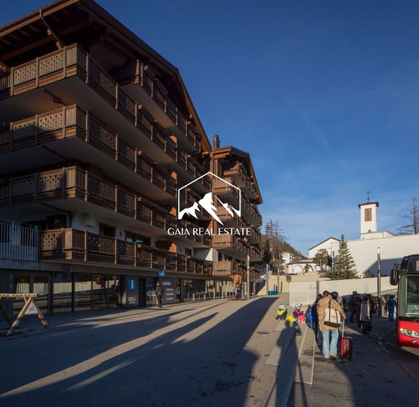 Steffany - Attique 32