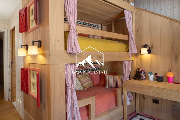 Steffany - Attique 27