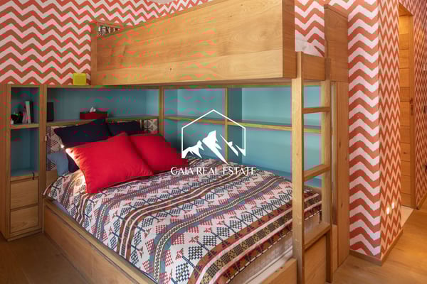 Steffany - Attique 25