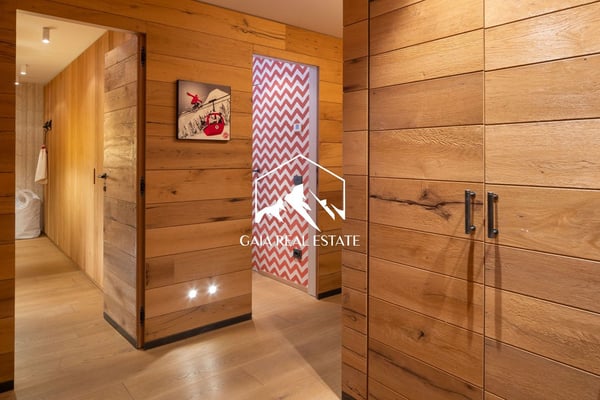 Steffany - Attique 24