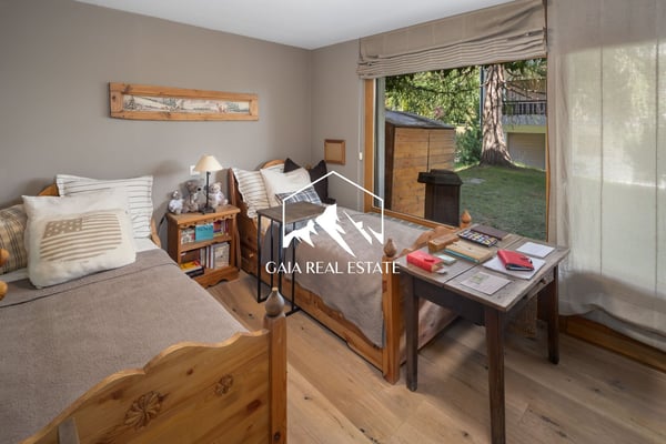 Stunning 4.5-Room Apartment on Route de Tsarbouye 16