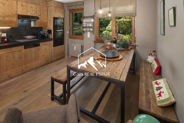 Stunning 4.5-Room Apartment on Route de Tsarbouye 10