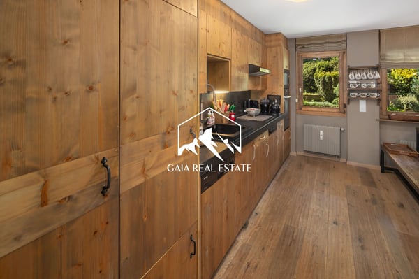 Stunning 4.5-Room Apartment on Route de Tsarbouye 8