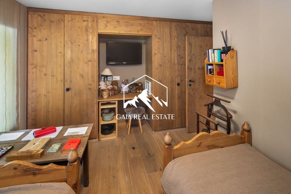 Stunning 4.5-Room Apartment on Route de Tsarbouye 20