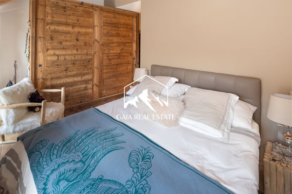 Stunning 4.5-Room Attic Apartment with Panoramic Views in Crans-Montana 8