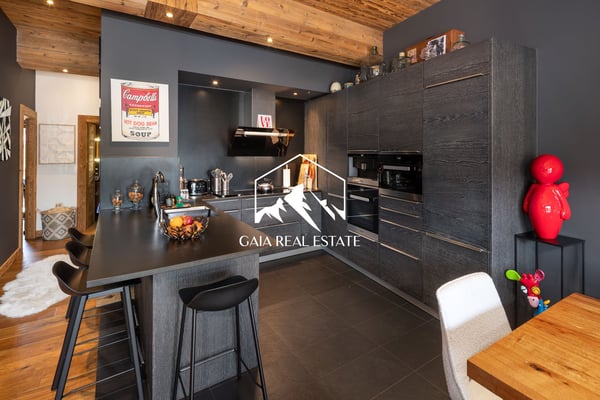 Stunning 4.5-Room Attic Apartment with Panoramic Views in Crans-Montana 6