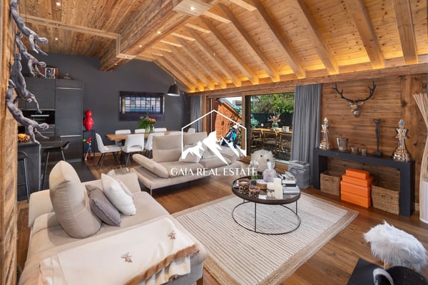 Stunning 4.5-Room Attic Apartment with Panoramic Views in Crans-Montana 1