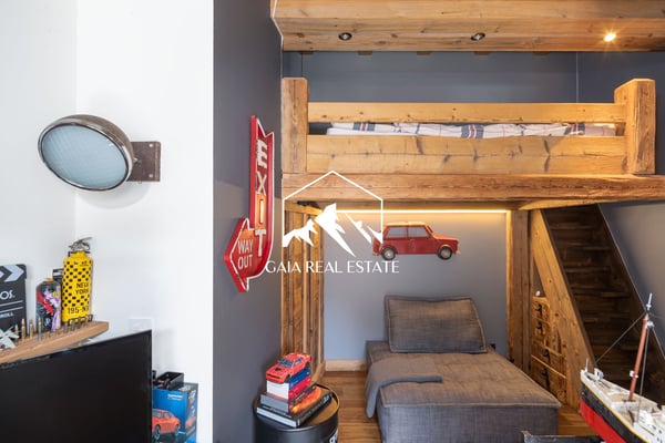 Stunning 4.5-Room Attic Apartment with Panoramic Views in Crans-Montana 13