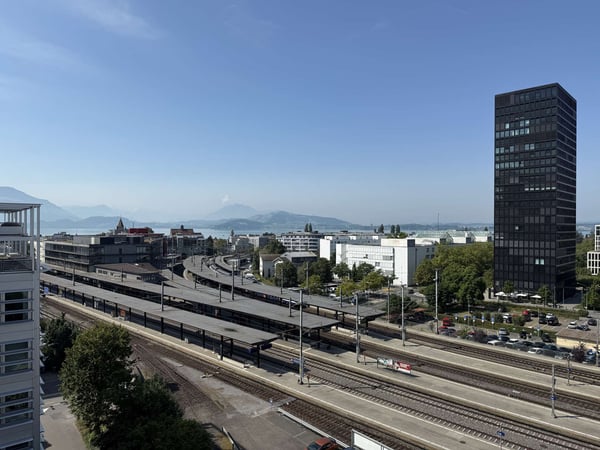 1.5-Zimmer Maisonettewohnung mit eigener Dachterrasse (125 m2) in Zug 1