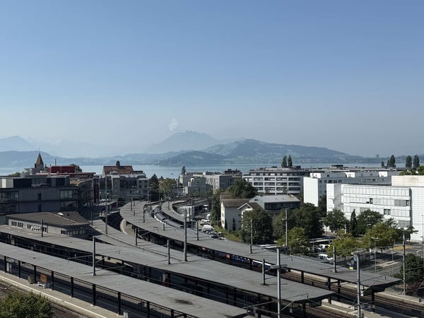 1.5-Zimmer Maisonettewohnung mit eigener Dachterrasse (125 m2) in Zug 2