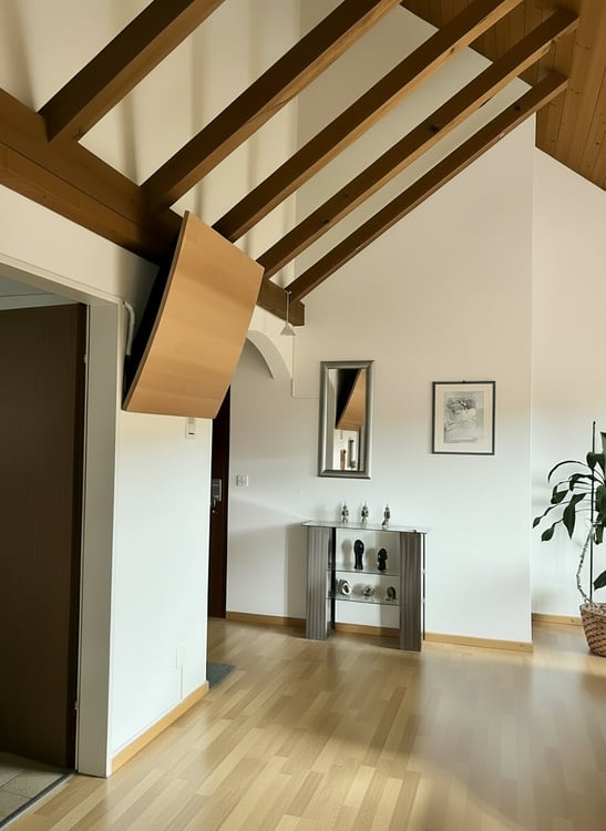 3.5-Zimmer-Wohnung im Dachgeschoss - grosses Potenzial inklusiver PP 1