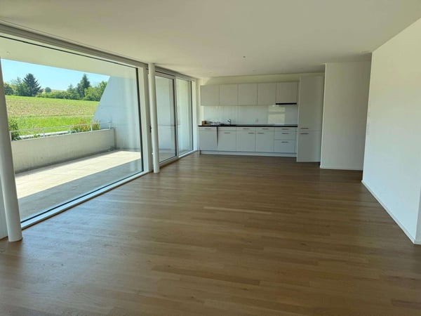 Ankommen und durchatmen: Moderne 4.5-Zimmerwohnung mit unverbaubarer Weitsicht ins Grüne 1