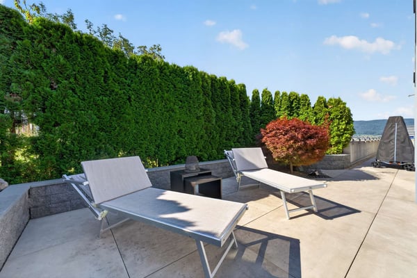 4.5-Zimmer-Maisonettewohnung mit grosszügigen Terrassen, Steingarten und hochwertigem Innenausbau 1