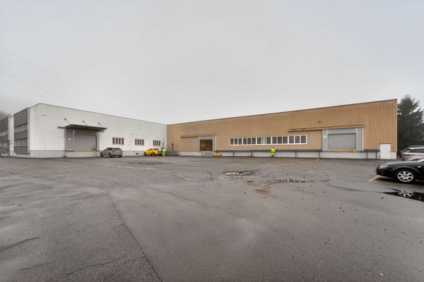 Hallenflächen ab ca. 1'000 m² und 7.2 m Raumhöhe für Produktion, Gewerbe, Freizeit und Showroom 12
